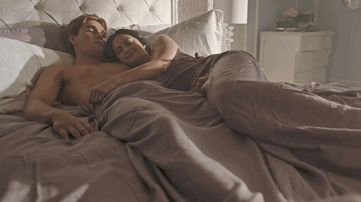 archie and veronica in bed_s04e01